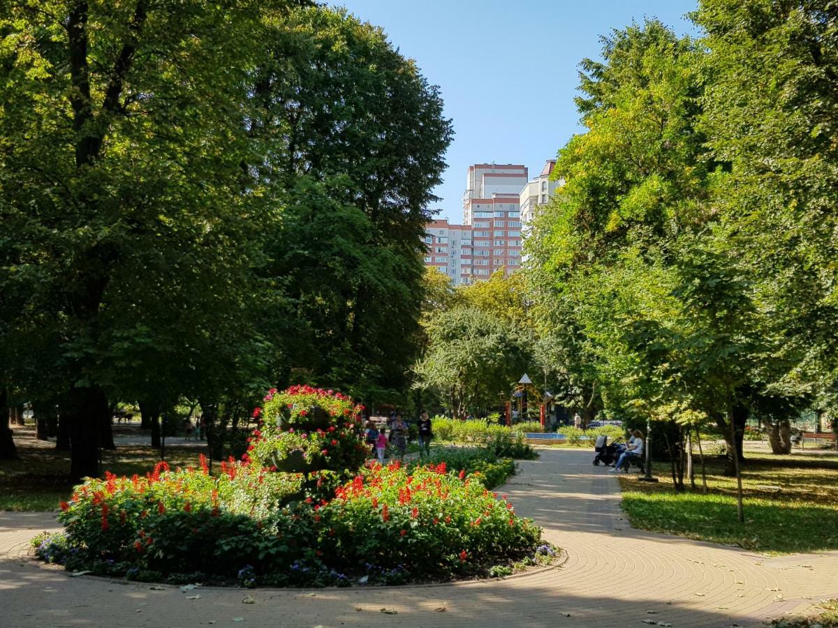 Sunflower Apartment Near Kiev Airport & Railway Station & Center City! Exterior photo