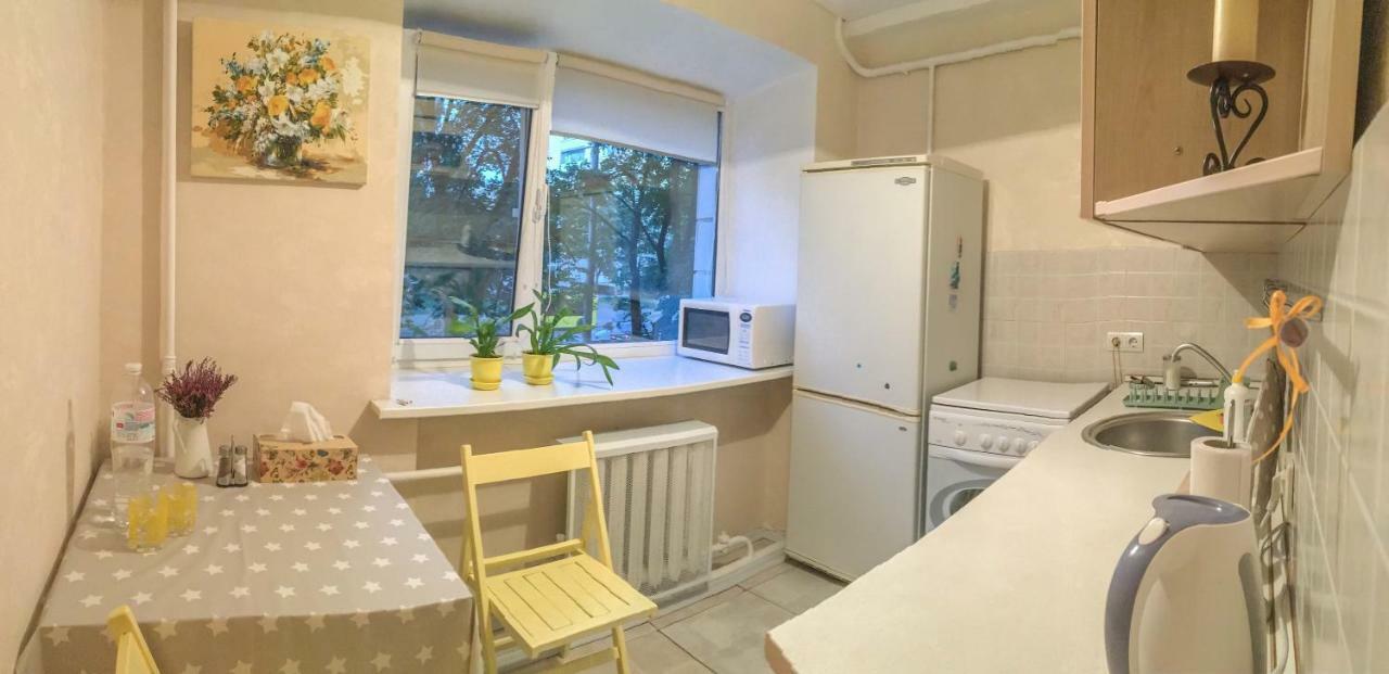 Sunflower Apartment Near Kiev Airport & Railway Station & Center City! Exterior photo